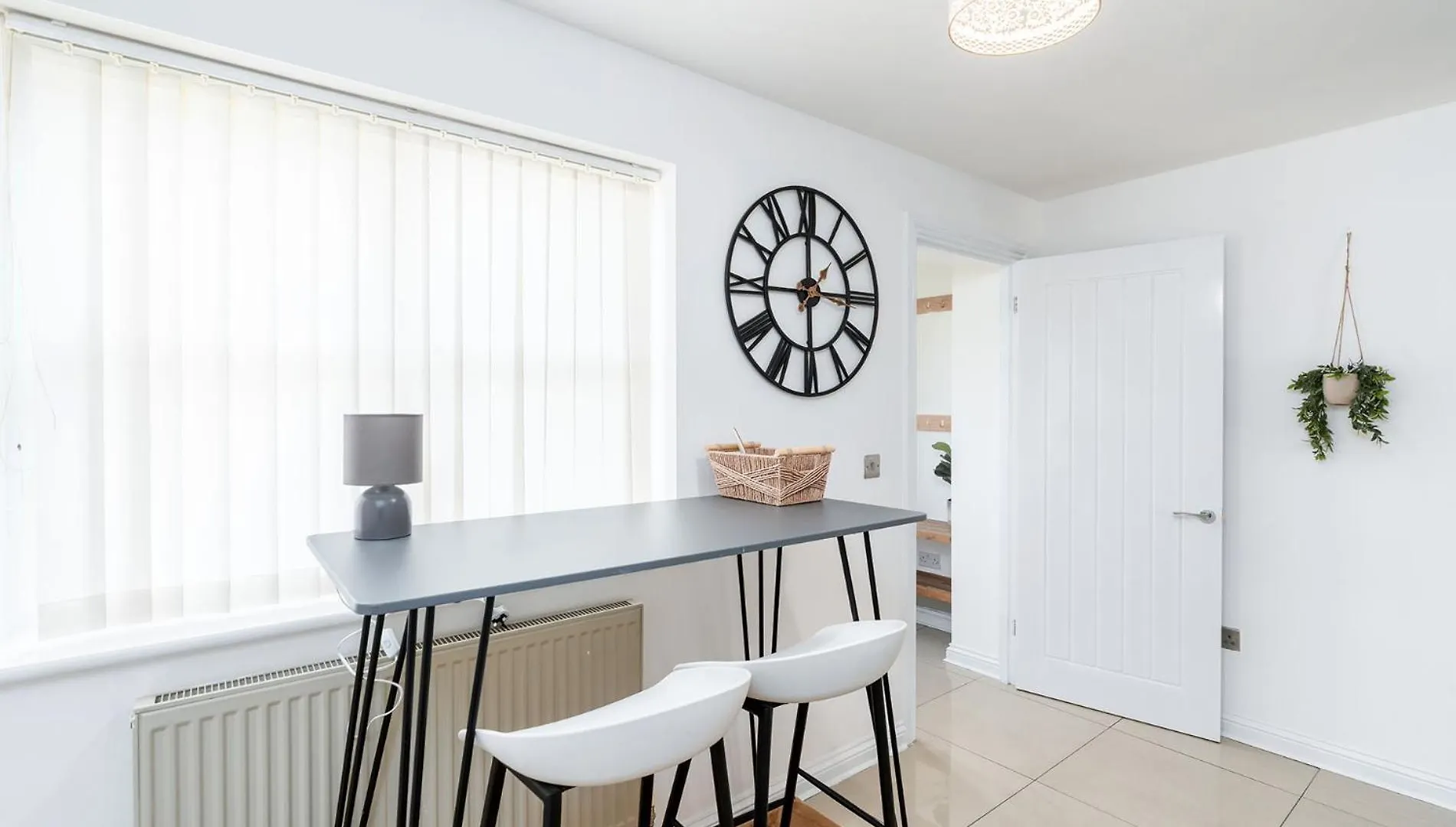 4Bdr House,8 Guests, Contractor Stays , Holiday Home, Free Parking, Reliable Wifi, Worksite And Amenities Nearby! Doncaster