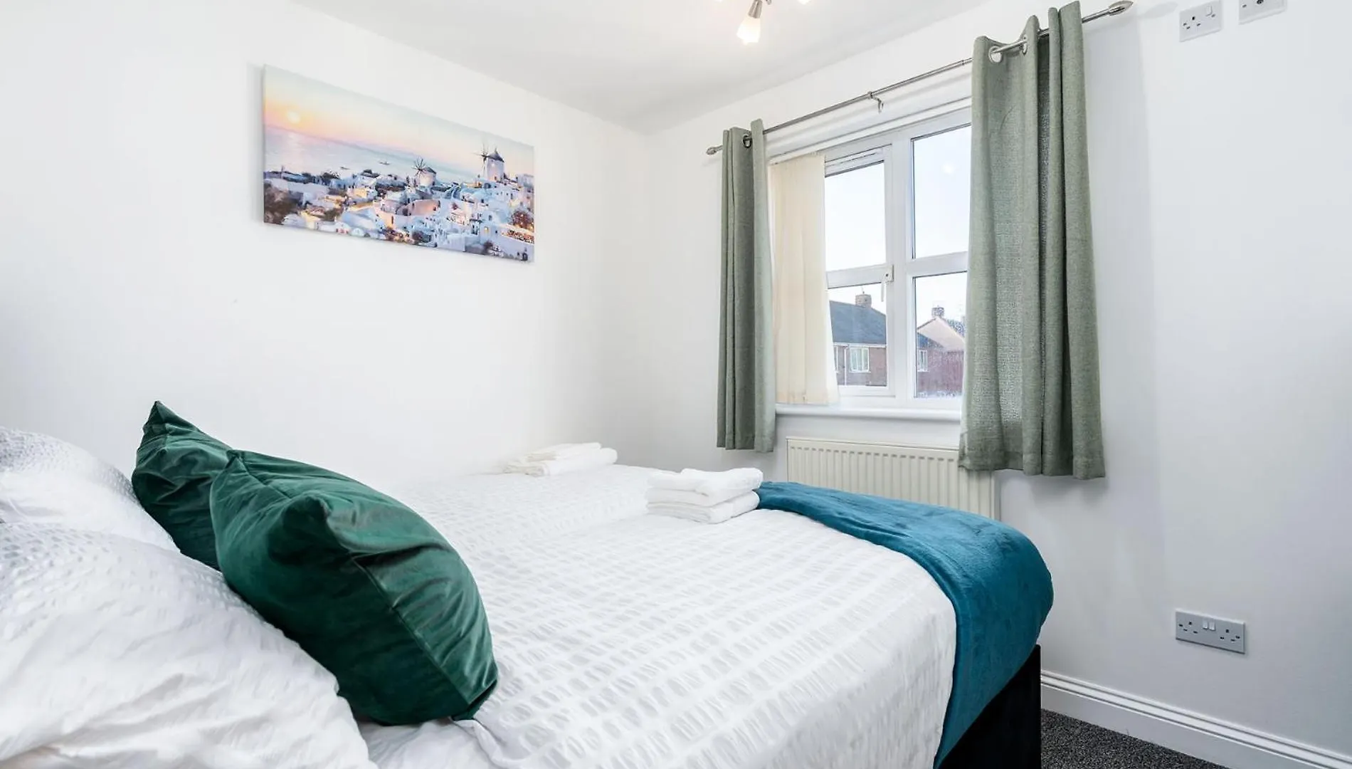 4Bdr House,8 Guests, Contractor Stays , Holiday Home, Free Parking, Reliable Wifi, Worksite And Amenities Nearby! Doncaster Apartment