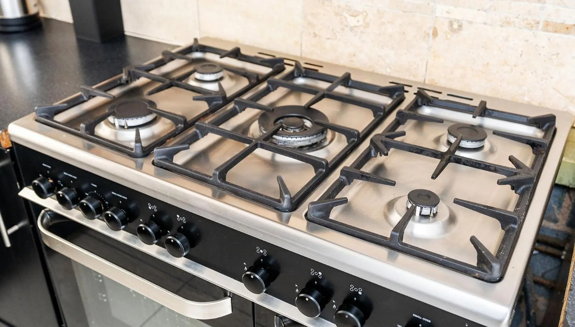 Apartment 4Bdr House,8 Guests, Contractor Stays , Holiday Home, Free Parking, Reliable Wifi, Worksite And Amenities Nearby! Doncaster United Kingdom