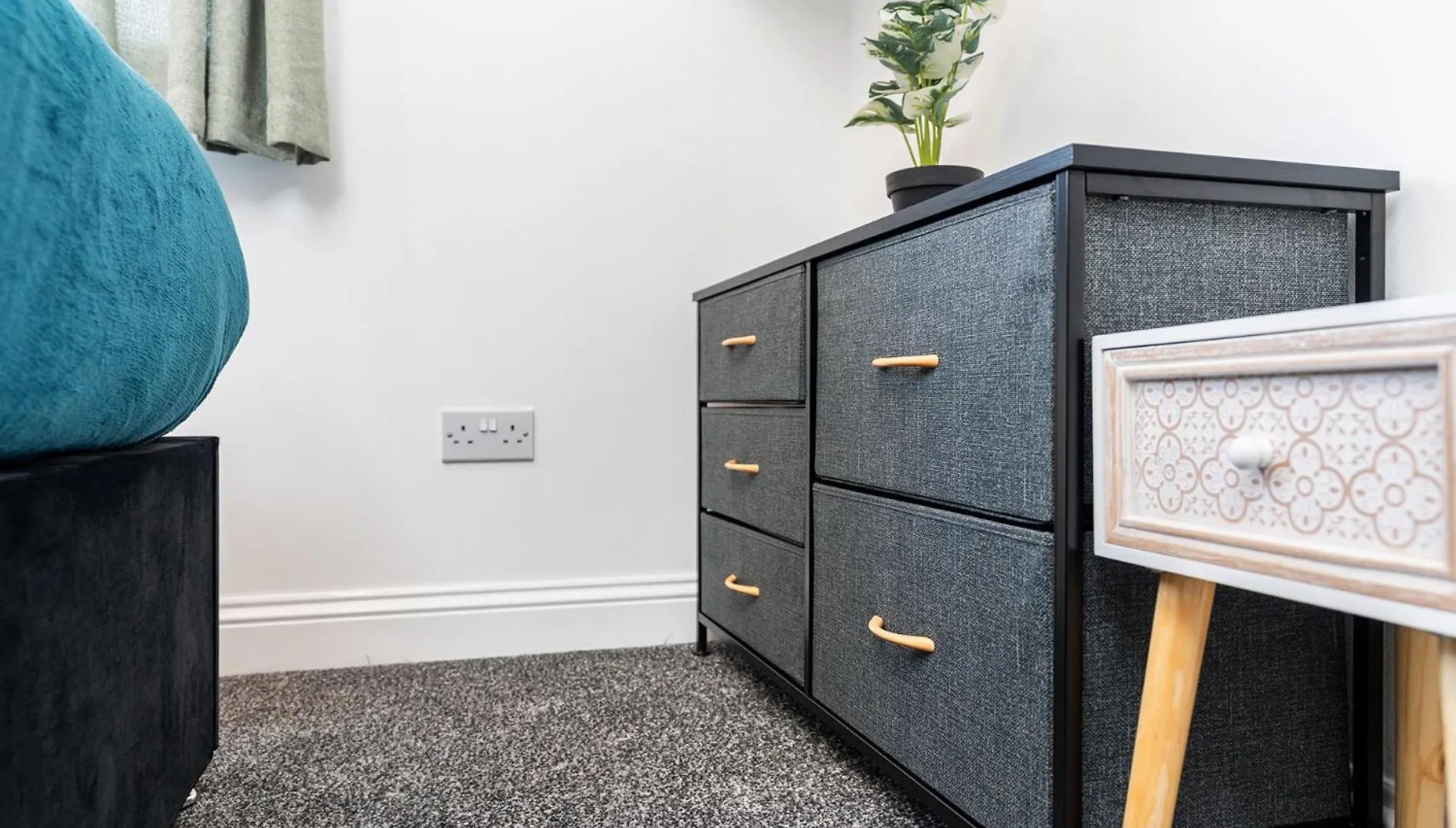 Apartment 4Bdr House,8 Guests, Contractor Stays , Holiday Home, Free Parking, Reliable Wifi, Worksite And Amenities Nearby! Doncaster United Kingdom